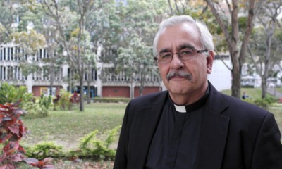 El rector de la Universidad Católica Andrés Bello, padre José Virtuoso
