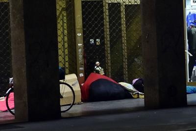 Roma, un altro senzatetto morto in strada