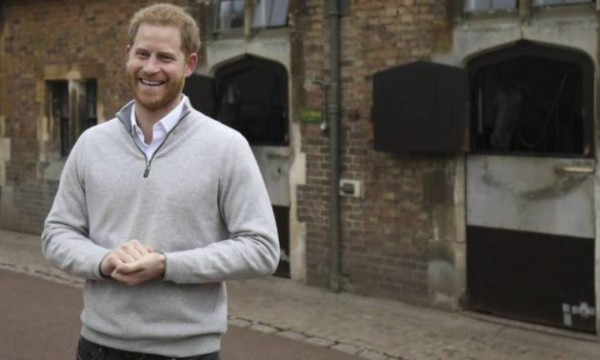 El príncipe Enrique, en Windsor, al anunciar el nacimiento de su primer hijo