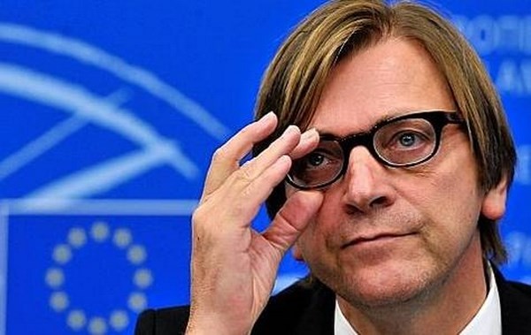 Mentana «Tutti all&#039;attacco di Grillo e nessuno se la prende con Verhofstadt che aveva venduto la pelle dell&#039;orso»