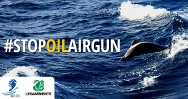 Taranto - #stopoilairgun, Salviamo i delfini