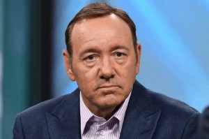 Kevin Spacey, pasea en París acompañado