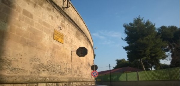 Taranto - Muraglione. Da sempre simbolo dell&#039;eterna divisione tra Marina Militare e città, oggi divide i tarantini sulla sua utilità.