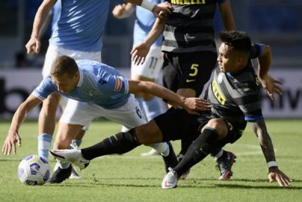 Milinkovic-Savic replica a Lautaro, 1-1 tra Lazio e Inter