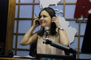 María Corina Machado, coordinadora nacional de Vente Venezuela en su programa Contigo, de Radio Caracas Radio (RCR)