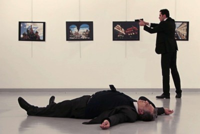 Asesinado a tiros el embajador ruso en Ankara por un policía turco