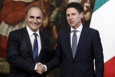 El senador de origen argentino Ricardo Merlo subsecretario de Relaciones Exteriores y Giuseppe Conte Premier