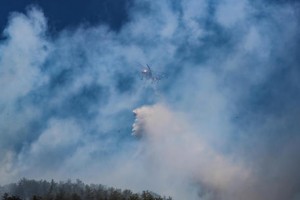 L&#039;Aquila, allarme a Pettino. Roghi nella notte verso il centro abitato. Pronto il piano di evacuazione, si spera nella pioggia