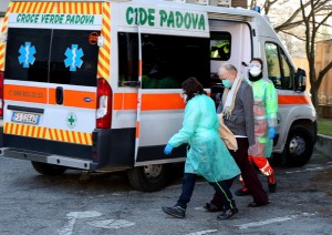 C&#039;è la seconda vittima italiana, è una donna. Conte: &#039;Al lavoro senza sosta per reagire&#039;