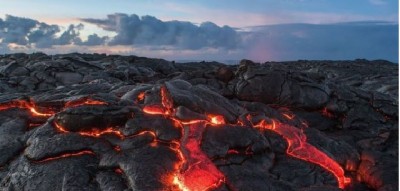 Hawaii, cade all’interno della caldera del vulcano Kilauea per un selfie e sopravvive