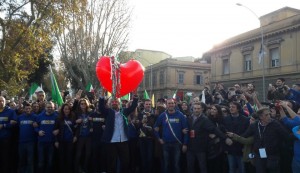 Il corteo a Roma per il No di Grillo, &quot;se vince il No subito elezioni. Salviamo il Paese&quot;