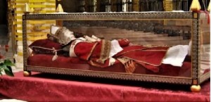 Le dimissioni da pontefice: Celestino  V e Benedetto XVI  La rinuncia al potere: una festa mai celebrata