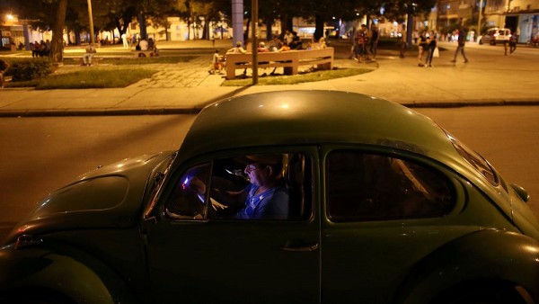 Cuban households test free Internet access