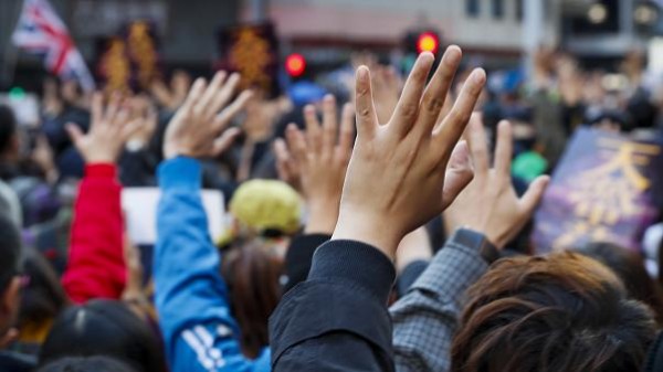 Hong Kong, nuova domenica di mobilitazione e di scontri