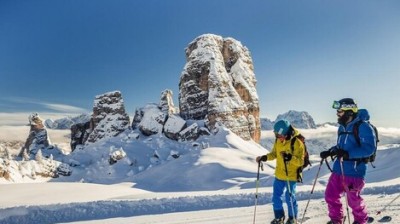 Millones de italianos pasean en la montaña.