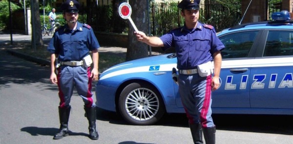 Controlli Polizia a Ostia, multe a esercizi commerciali