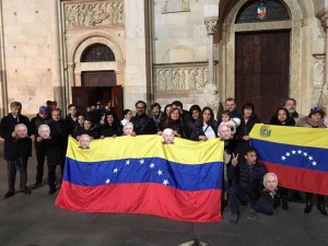 Venezolanos en Italia unidos en oración por los prisioneros políticos