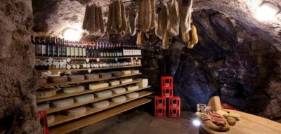 Crotto Quartino, la cucina tipica funziona: in Valchiavenna è festa per le 1.000 recensioni della storica taverna