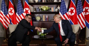 Storica stretta di mano a Singapore un successo il vertice Trump-Kim