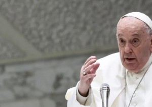 Papa Francesco: &quot;Harris e Trump sono entrambi contro la vita. Scegliete il male minore&quot;