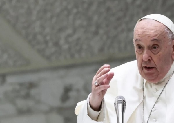 Papa Francesco: &quot;Harris e Trump sono entrambi contro la vita. Scegliete il male minore&quot;