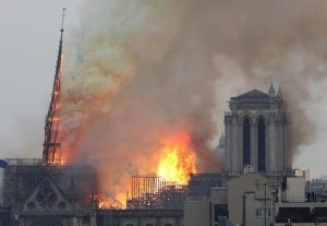 Incendio apagado, estudian daños en Notre Dame Empieza la campaña de reconstrucción de la catedral