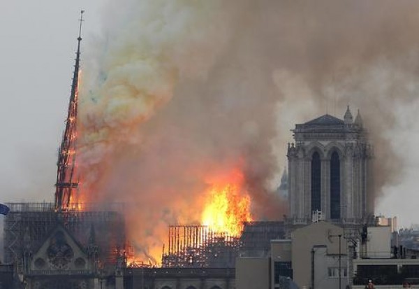 Incendio apagado, estudian daños en Notre Dame Empieza la campaña de reconstrucción de la catedral