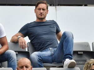 Totti doveva andare a Tokyo ma Ilary disse no