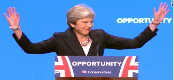 La guerra della May «I Tory con me o crolla tutto»