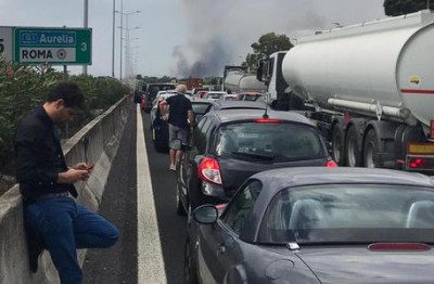 Maxirogo sterpaglie, chiuso Raccordo Roma e traffico in tilt