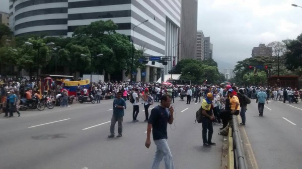 Oposición presiona al gobierno de Maduro con plantón en las calles hoy 24A