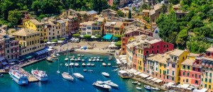 Portofino famoso en todo el mundo atrae a turistas y celebridades