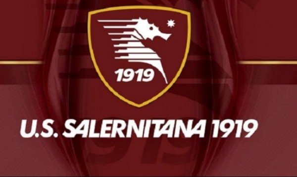 La Salernitana torna in A, esplode la festa per le strade