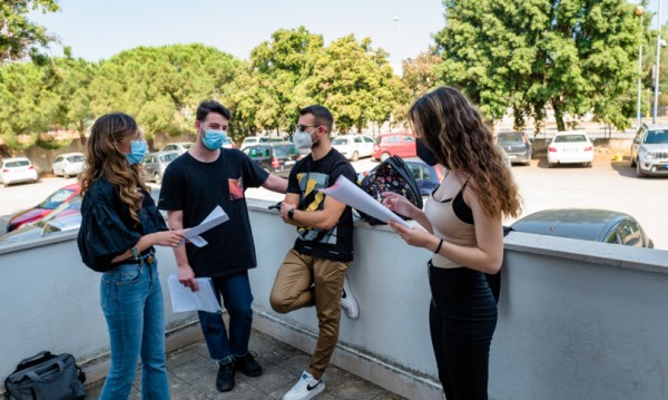 Coronavirus in Italia casi stabili ma il tasso di positività risale all&#039;1,9%, 3.127 nuovi casi e 3 morti: bollettino del 18 luglio