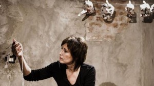 &quot;DOPPIO TAGLIO&quot; Marina Senesi a teatro - come i media raccontano la violenza sulle donne