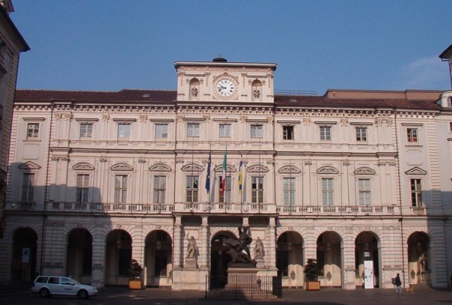 Il Welfare negli atti del Comune di Torino, conti da risparmiare, emergenza sfratti, mercato da regolamentare e iniziative per i giovani