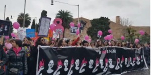 Contro la violenza sulle donne, 150 mila in piazza al corteo ‘Non una di meno’