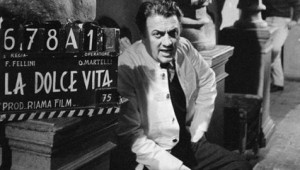 El legendario director italiano Federico Fellini (1920-1993) durante la filmación de &#039;La dolce vita&#039;, en 1960