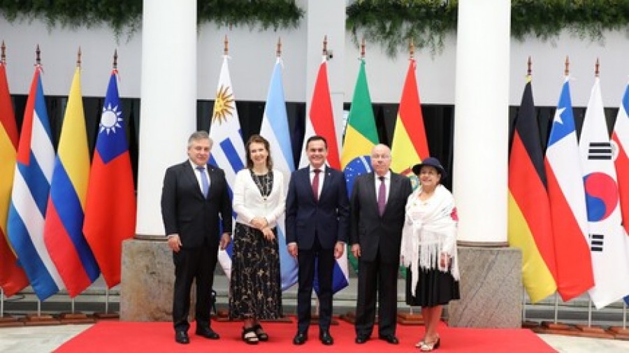 Los cancilleres del Mercosur más la ministra boliviana. Foto: Cancillería del Paraguay. 