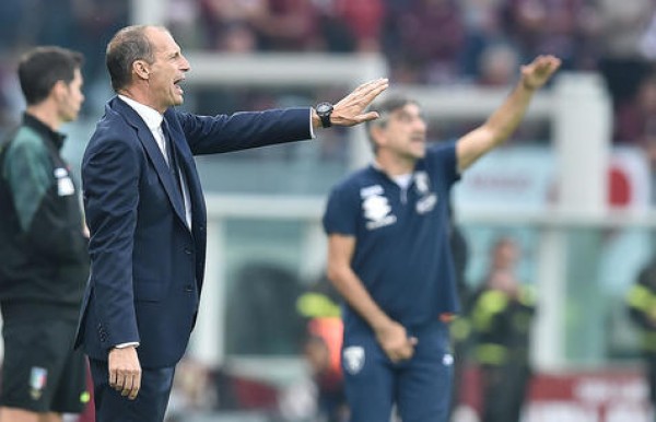 Massimiliano Allegri (adelante) e Ivan Juric (detrás)