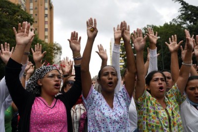Nueva protesta de médicos y enfermeros venezolanos por salarios y crisis