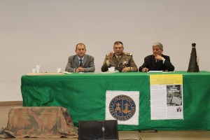 Vincenzo Di Michele, Antonio Vittiglio, Generale della Divisione Acqui, e Renzo Santinon, preside dell&#039;Istituto Calasanzio.