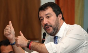 Salvini annuncia una raccolta di firme contro i nuovi dl Sicurezza