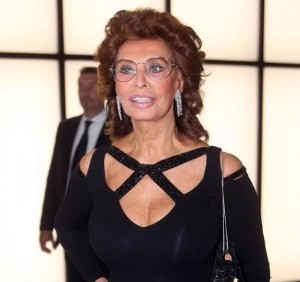 Sofía Loren con Dolce &amp; Gabbana Los famosos diseñadores presentan creaciones inspiradas en Frida