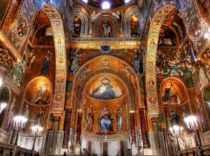 La capilla Palatina (en italiano Cappella Palatina) es la capilla real de los reyes normandos de Sicilia situada en el centro de la planta baja del palacio real. Encargada en 1132 por Rogelio II de Sicilia como reemplazo de la capilla anterior (actualmente la cripta) construida alrededor de 1080. Su edificación demoró ocho años y otros más para su decoración con mosaicos y obras de arte. El santuario, dedicado a san Pedro, posee una cúpula de basílica. Tiene tres ábsides, usual en la arquitectura bizantina, y seis arcos ojivales (tres en cada lado de la nave central), que descansan sobre columnas clásicas recicladas. En julio de 2015, el conjunto «Palermo árabe-normando y las catedrales de Cefalú y Monreale» fue incluido en la lista del patrimonio de la Humanidad por la Unesco. La capilla Palatina es uno de los nueve bienes individuales que comprende la declaración (con el ID 1487-001)