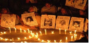 In India veglie e voci per la giustizia nella notte di Bhopal