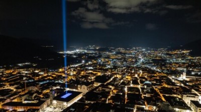 L&#039;Aquila, un rayo de luz en memoria de las 309 víctimas.