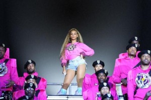 Beyoncé con álbum sorpresa y documental