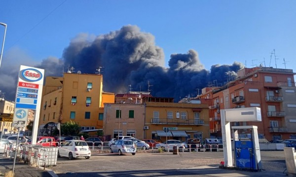 Incendio nel quartiere Casilino 