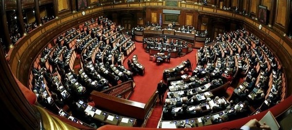 Perché i vitalizi dei parlamentari saranno aboliti, ma non prima del 15 settembre